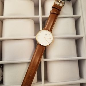 Daniel Wellington Brown Leather Watch 36mm Gold Accents  (New Condition)